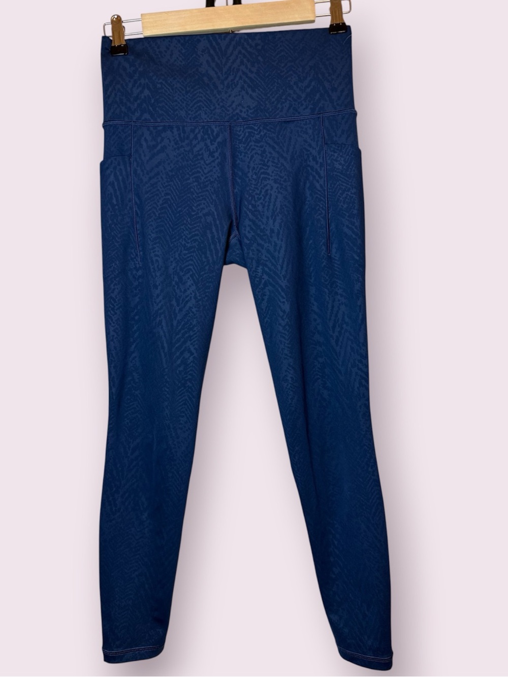 Athleta Salutation Stash Pocket II Embossed Tight Leggings Blue Size Small
